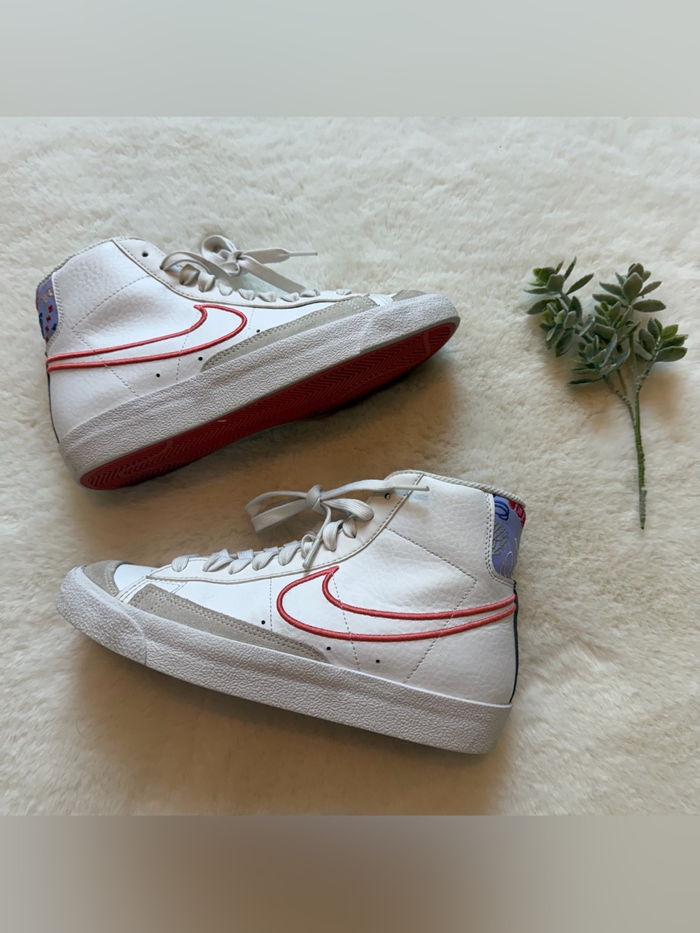 Nike | EUC - Blazer Mid ‘77 SE GS - White Magic Ember - Size 5.5 (Youth)